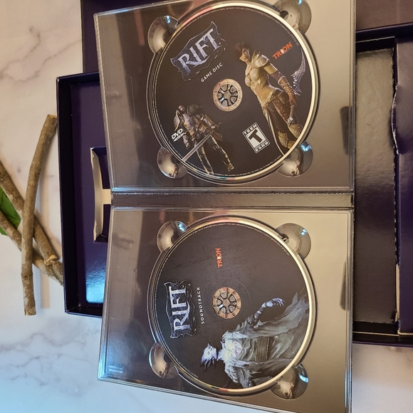 Rift boxed set, 2 disc's, hardcover book and poster. Excellent condition. - Picture 4 of 7